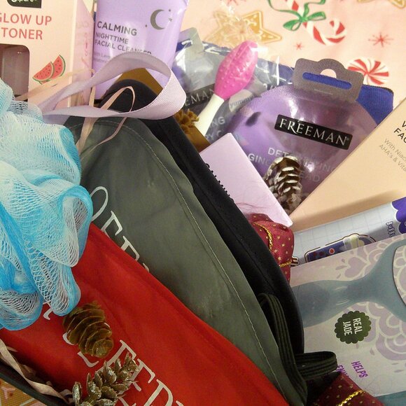 Glow Essentials-17-Piece Christmas Self-Care Gift Basket, Radiance Made Simple - Picture 4 of 6